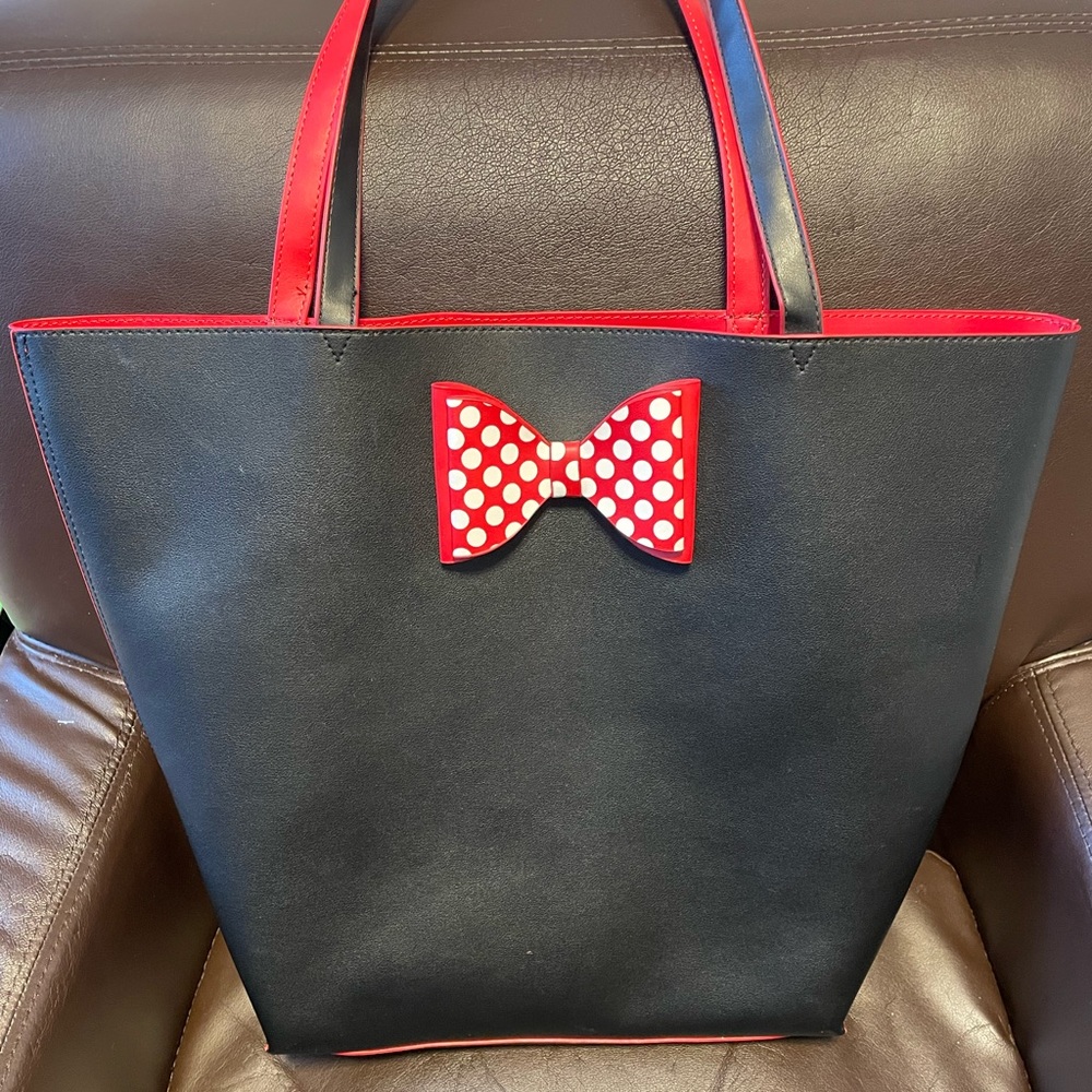 Reversible Minnie Mouse purse